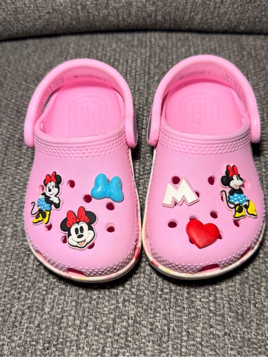 CROCS Other - Crocs x Disney Toddler Girls Minnie and Friends Classic Clogs size C6